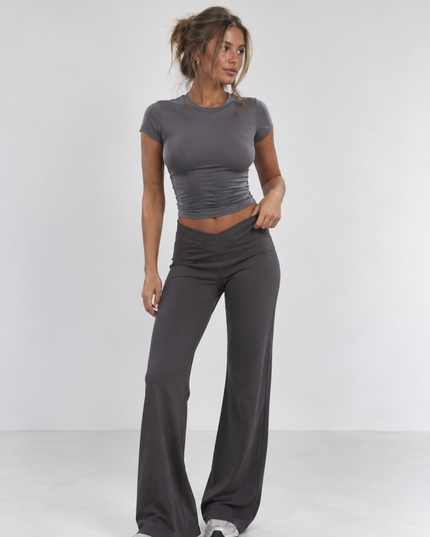 Everyday Tee – Figurnära crop top med kort ärm