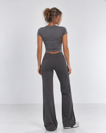 Everyday Tee – Figurnära crop top med kort ärm