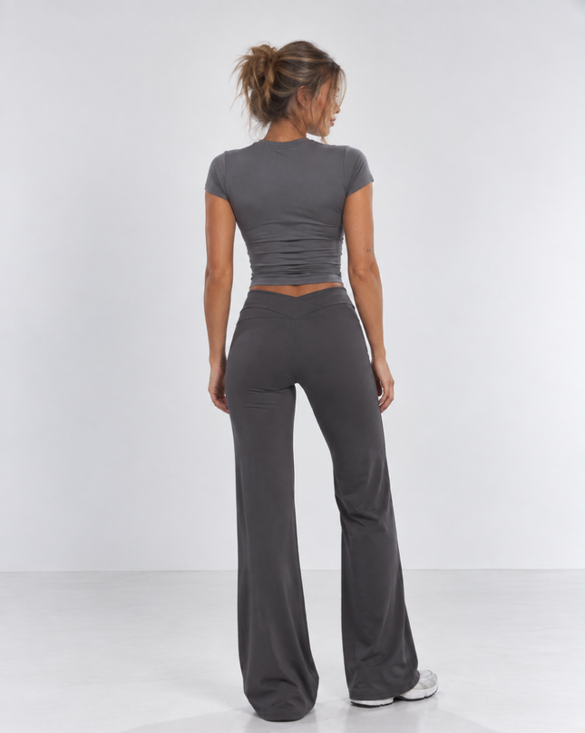 Everyday Tee – Figurnära crop top med kort ärm
